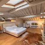 Elegant Penthouse In Santo Spirito