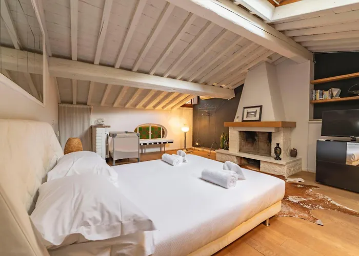 Elegant Penthouse In Santo Spirito