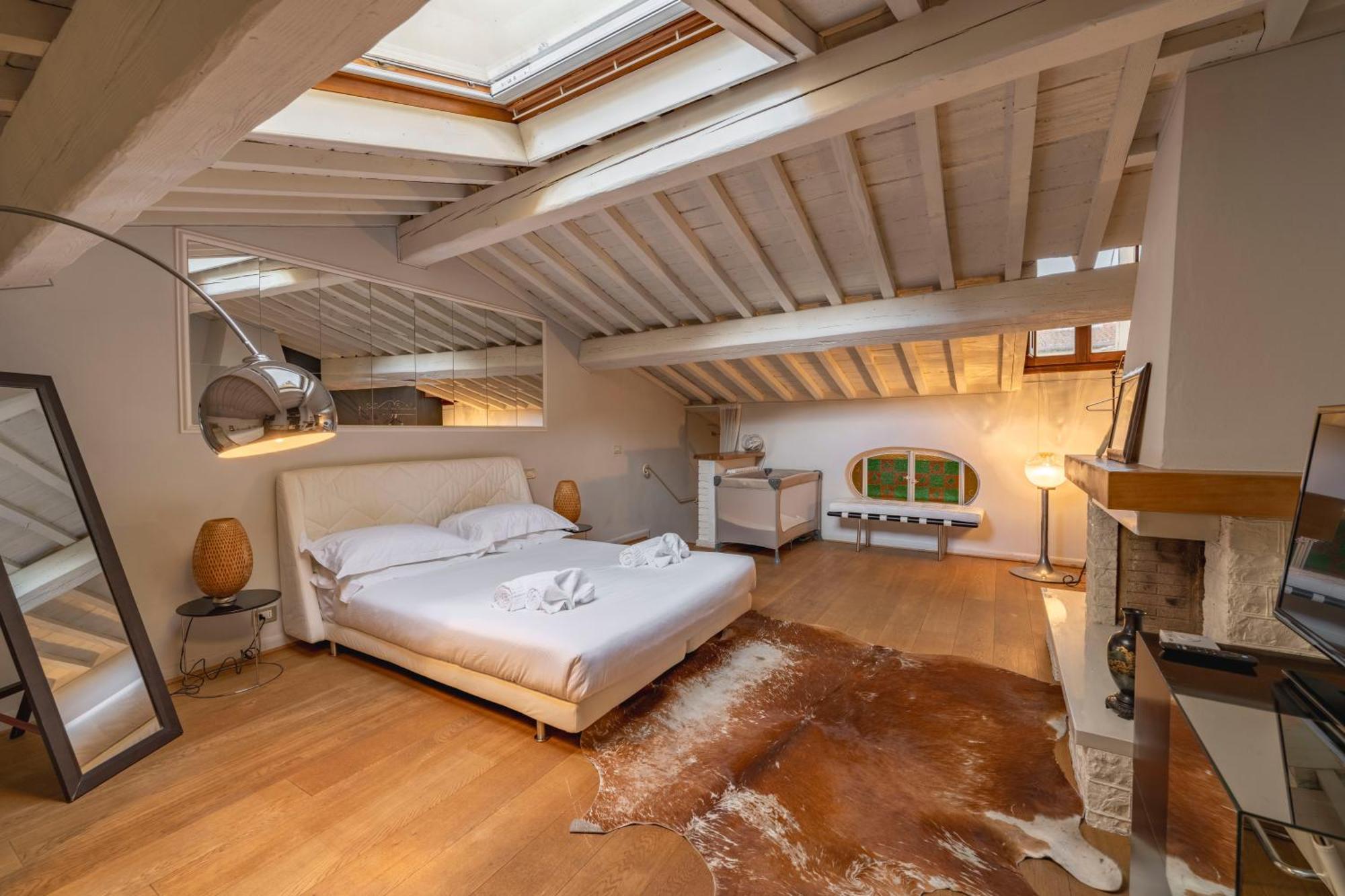 Elegant Penthouse In Santo Spirito Florencia