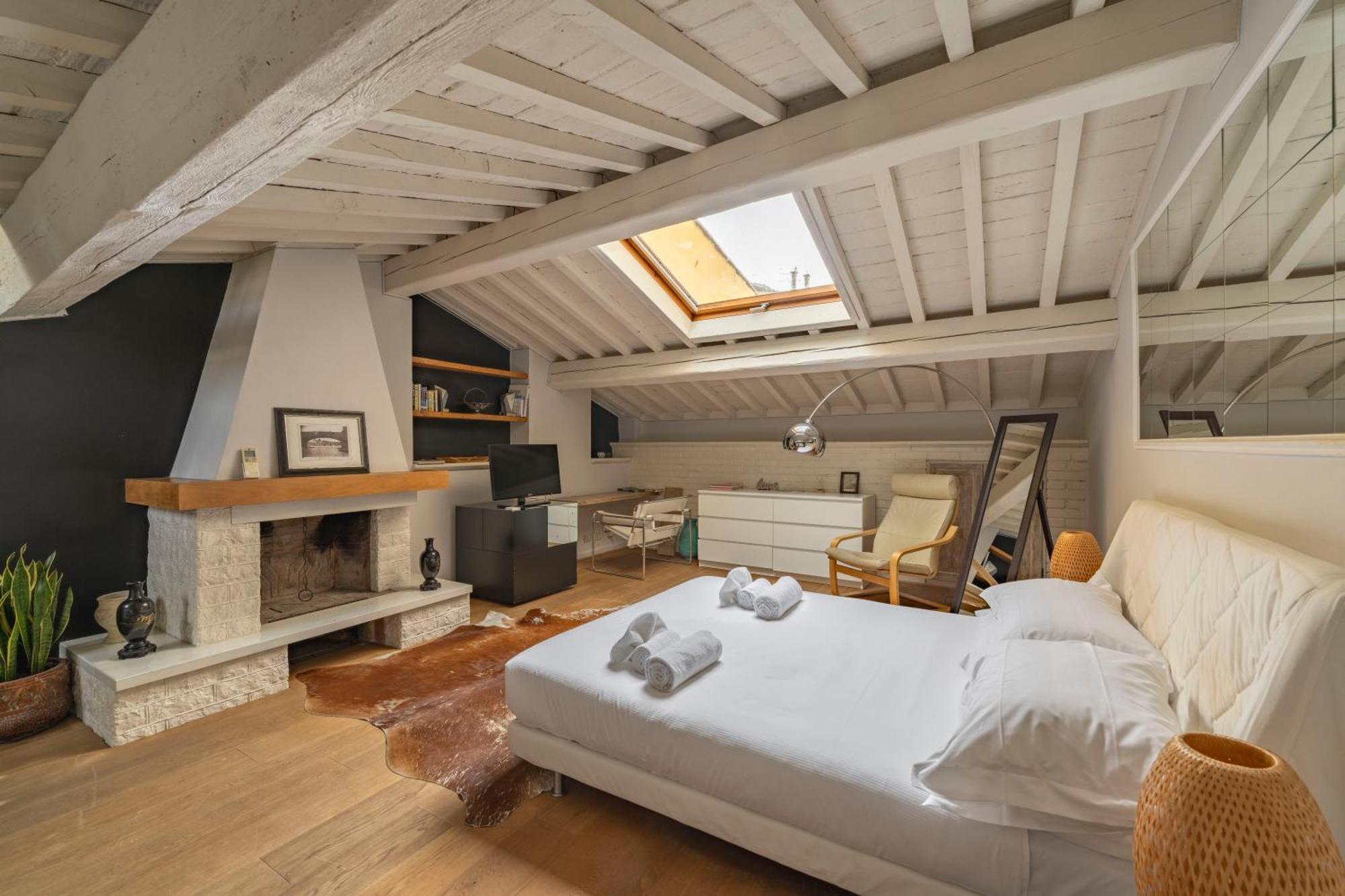 Elegant Penthouse In Santo Spirito *